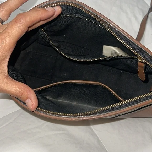 BURBERRY CROSSBODY AUTHENTIC LARGE CLUTCH SIGNATURE PATERN REMOVABLE STRAP EUC. - Picture 14 of 17